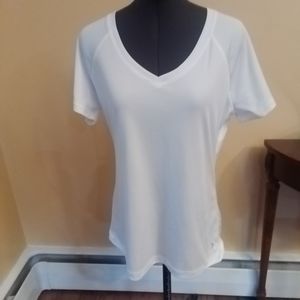 Danskin Now loose v-neck t-shirt, size M (8-10)